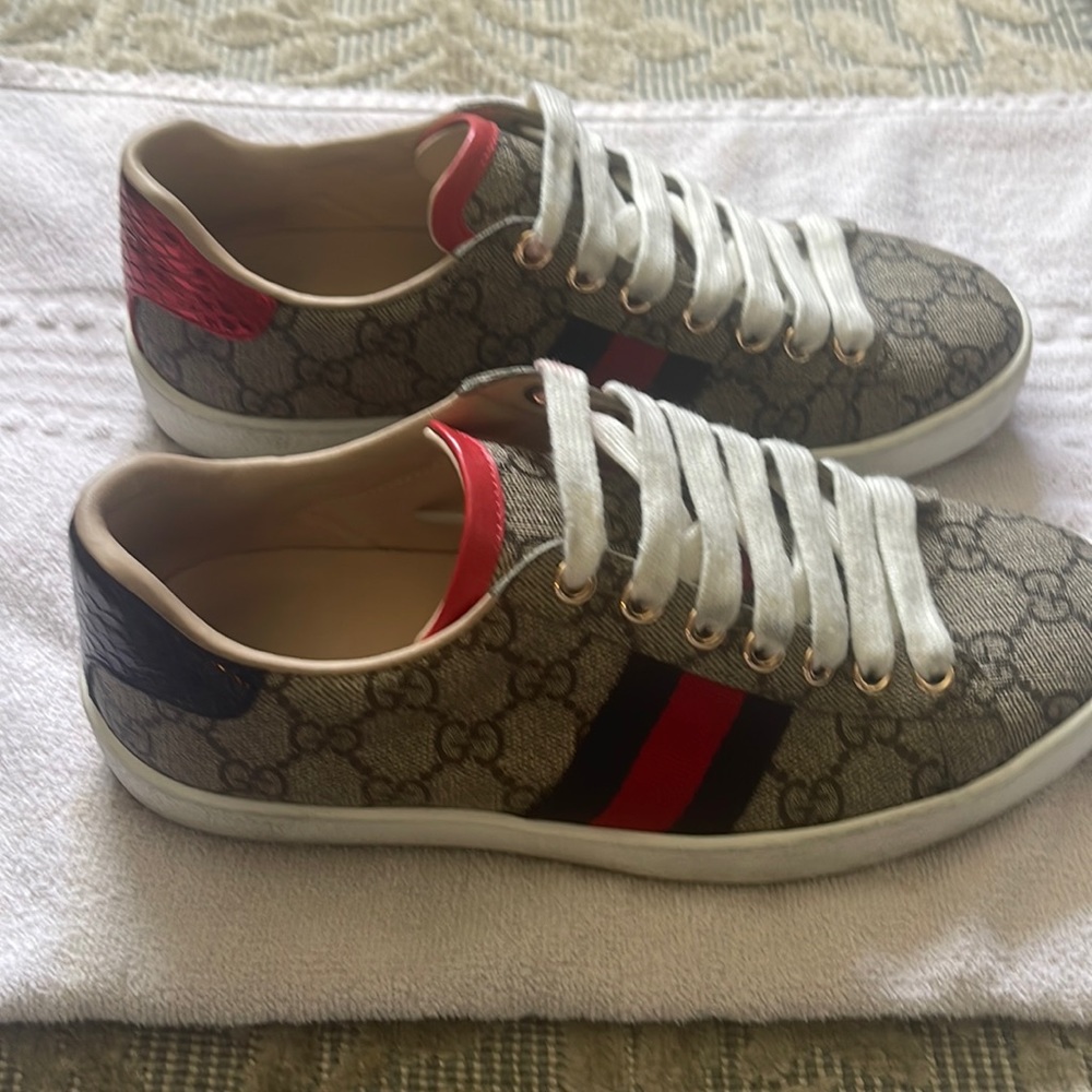 Womens Gucci ace GG supreme sneaker